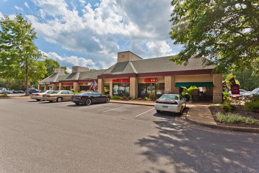 More Photos Of 240 McLaws Cir, Williamsburg General Retail For Lease