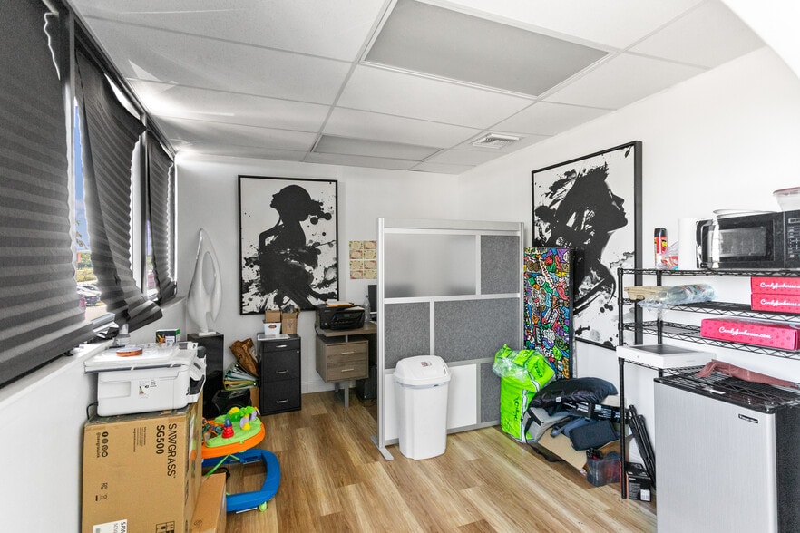 More Photos Of 2025 N Dixie Hwy, Pompano Beach Storefront Retail Office For Sale