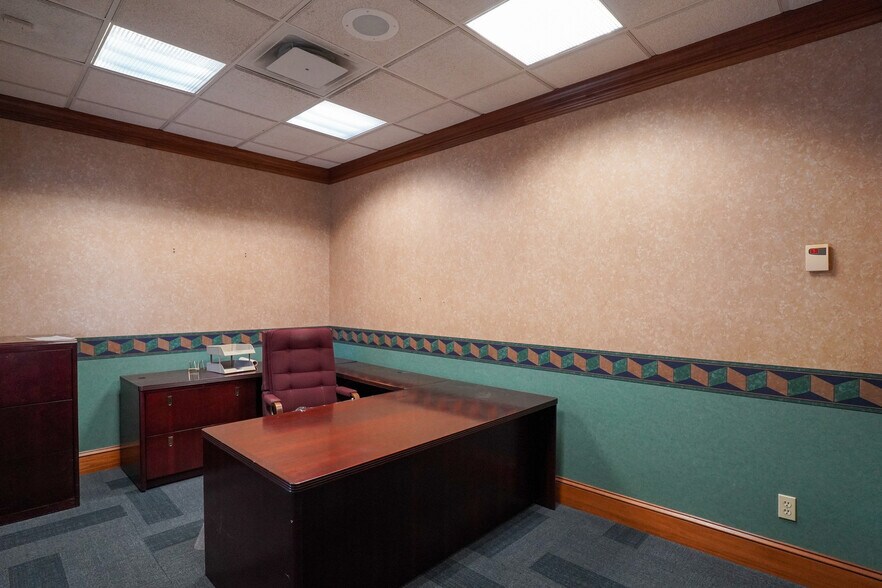 More Photos Of 179 Fairfield Ave, Dayton Office For Sale