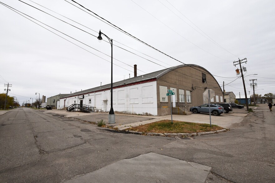 More Photos Of 1401-1405 5th Ave N, Fargo Warehouse For Sale