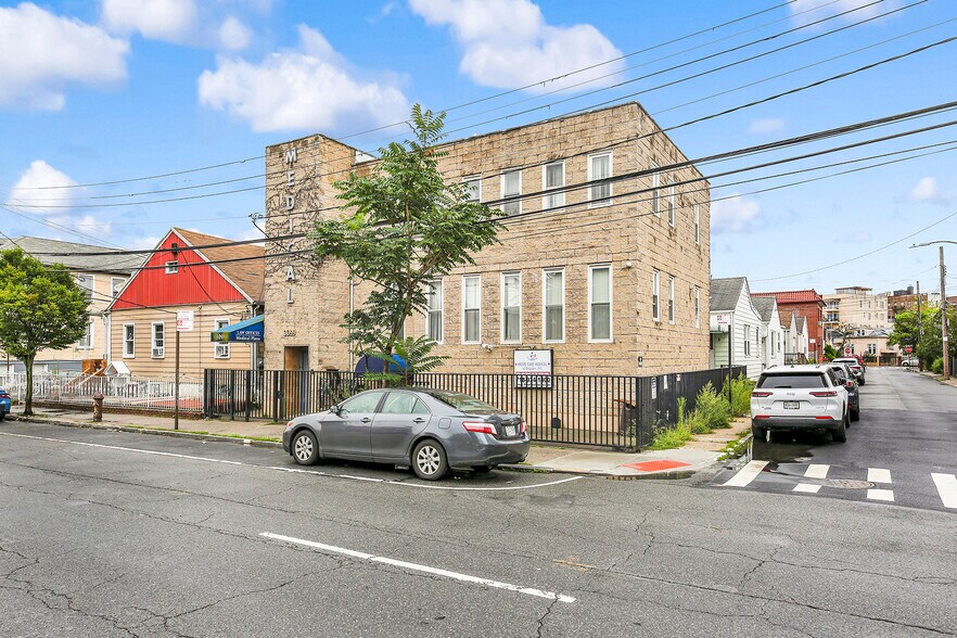 More Photos Of 3099 Coney Island Ave, Brooklyn Medical For Sale