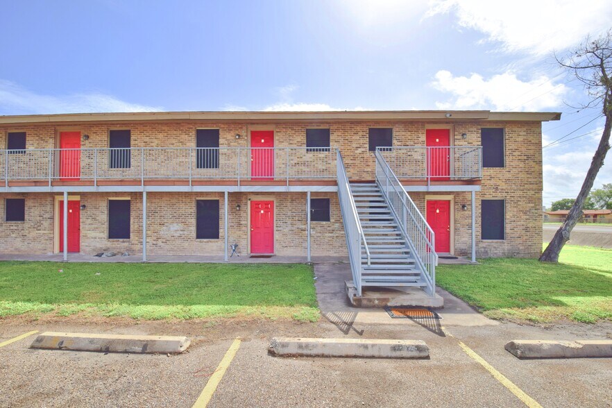 More Photos Of 303-511 E Reagan Rd, Beeville Multifamily For Sale