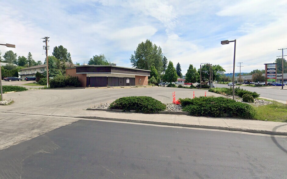 More Photos Of 119 Marsh Dr, Quesnel Storefront For Sale