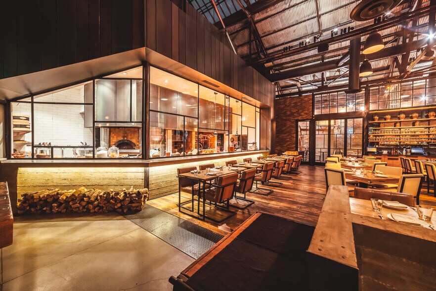 More Photos Of 1331 E 6th St, Los Angeles Restaurant For Lease