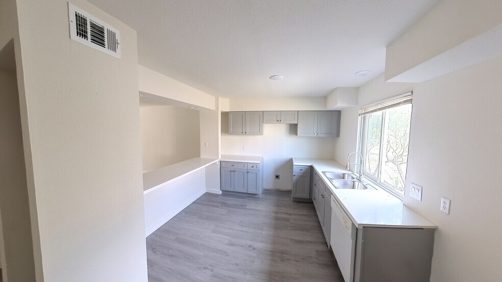 More Photos Of 12455 Melville Dr, Montgomery Apartments For Sale