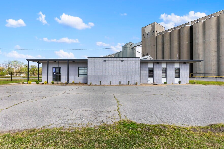 Primary Photo Of 410 W Malone Ave, Sikeston Office For Sale