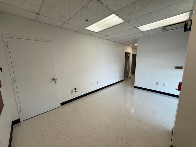 More Photos Of 4401 N Elm St, Denton Manufacturing For Sale