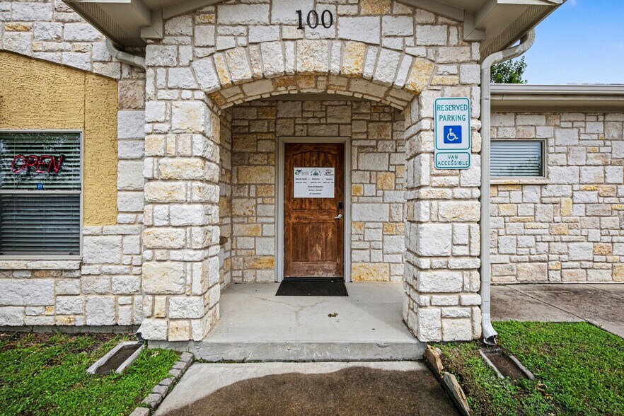 More Photos Of 2451-2461 Robinson Rd, Grand Prairie Medical For Sale