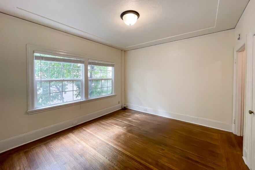 More Photos Of 1000 E 33rd St, Oakland Apartments For Sale