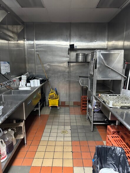 More Photos Of 3228 N Davidson St, Charlotte Restaurant For Lease