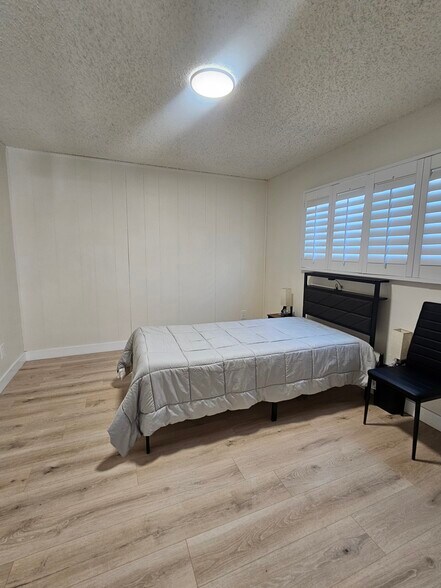 More Photos Of 20152 Acre St, Winnetka Healthcare For Sale