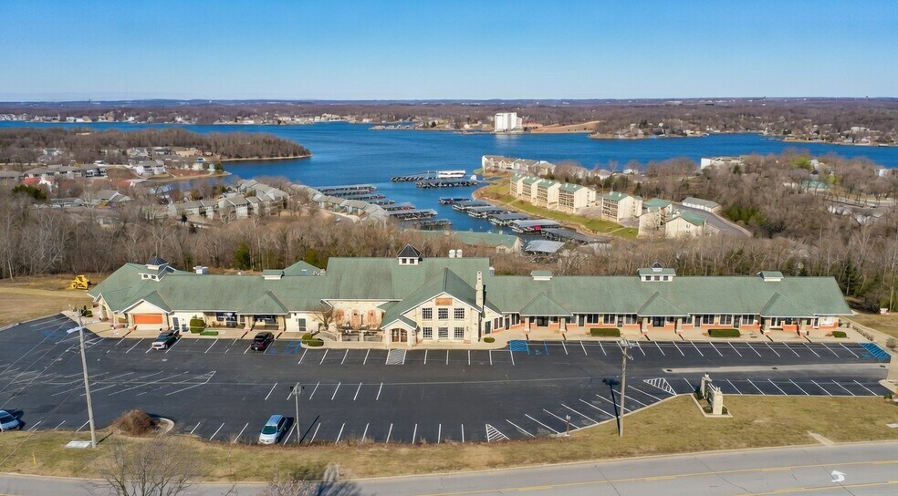 More Photos Of 4466 Horseshoe Bend Pky, Village Of Four Seasons General Retail For Sale