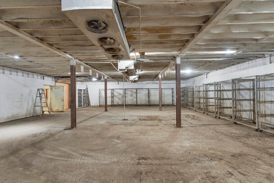 More Photos Of 6494 Windsor Island Rd N, Keizer Manufacturing For Lease