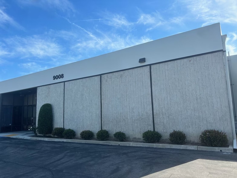 More Photos Of 21110-21129 Osborne St, Canoga Park Unknown For Lease