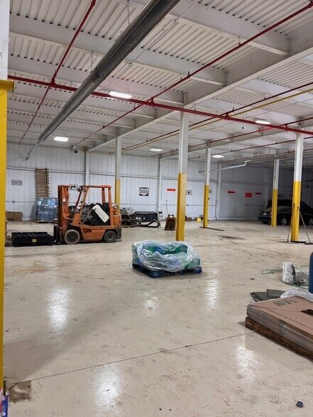 More Photos Of 9007 Detroit Ave, Cleveland Warehouse For Lease