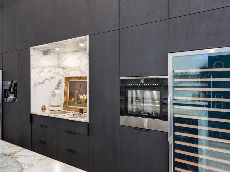 More Photos Of 2733 N Pulaski Rd, Chicago Showroom For Sale
