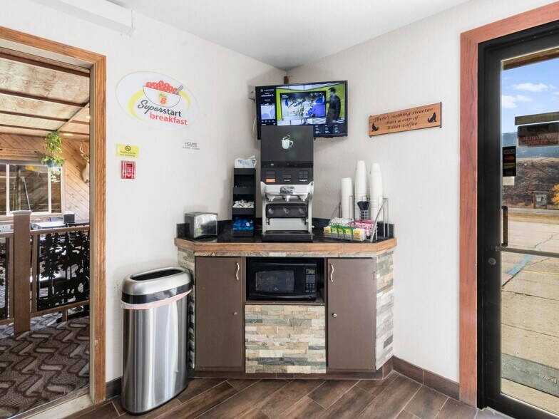 More Photos Of 1412 Warm Springs Dr, Dubois Hotel For Sale