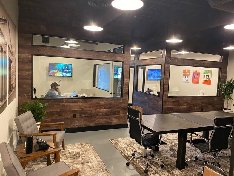 More Photos Of 3216 W Burbank Blvd, Burbank Loft Creative Space For Lease