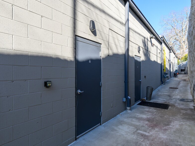 More Photos Of 190 Hendersonville Rd, Asheville Storefront Retail Office For Lease