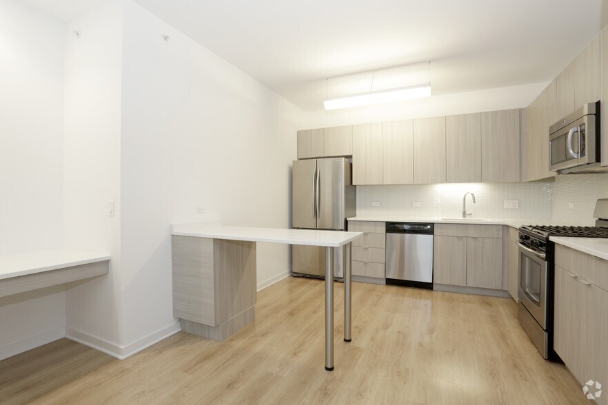 More Photos Of 558 W Webster Ave, Chicago Apartments For Lease