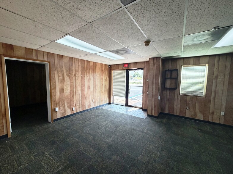 More Photos Of 2020 Ortiz Ave, Fort Myers Warehouse For Lease