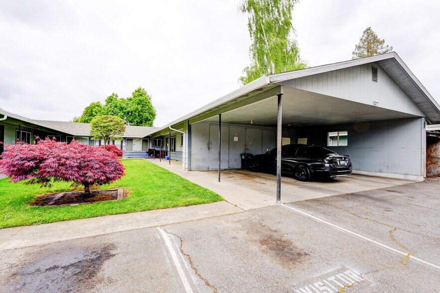 More Photos Of 1049 SE Walnut St, Hillsboro Apartments For Sale