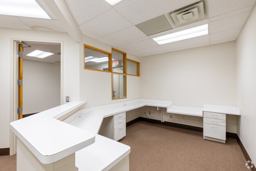 More Photos Of 37300 Dequindre Rd, Sterling Heights Medical For Lease
