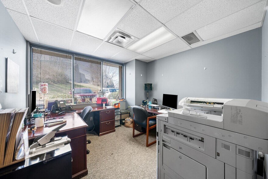 More Photos Of 112 Center Ct, Clarksville Office Residential For Sale