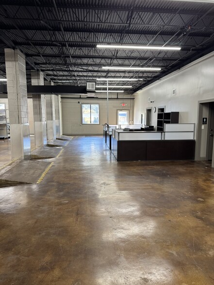More Photos Of 215-219 Lovvorn Rd, Carrollton Warehouse For Lease