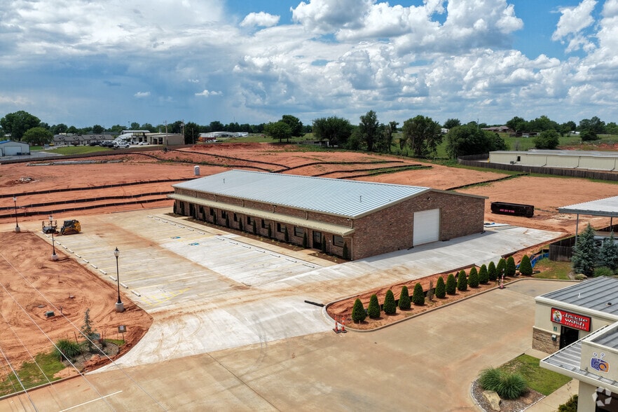 More Photos Of 3473 NW 32nd Street, Newcastle Flex For Lease