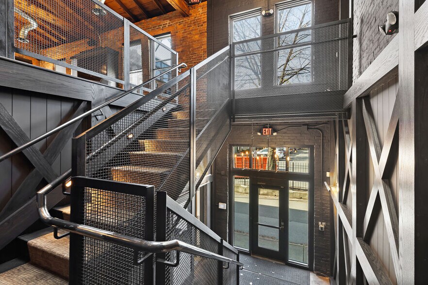 More Photos Of 17 E Brickel St, Columbus General Retail For Sale