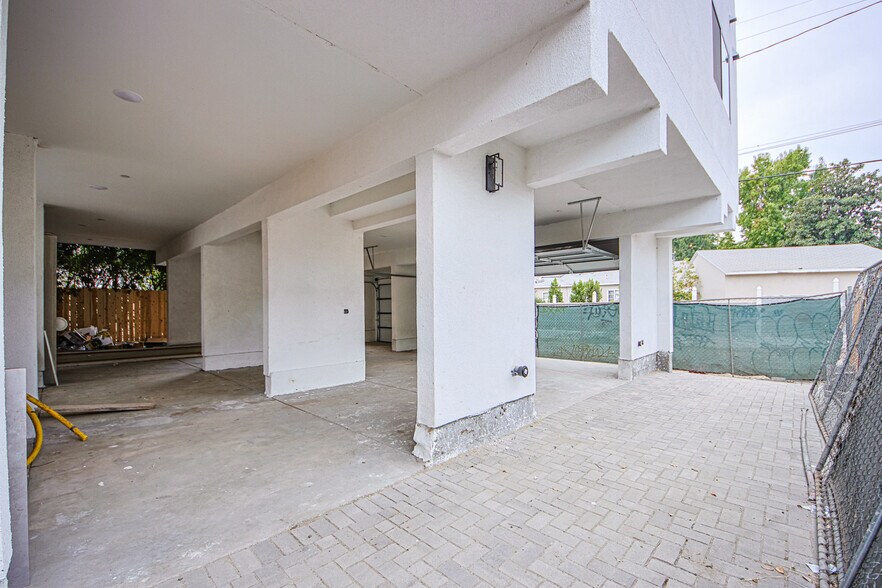 More Photos Of 6461 Woodley Ave, Van Nuys Apartments For Sale