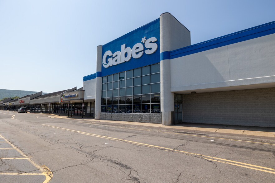 More Photos Of 1-400 E End Ctr, Wilkes-Barre Unknown For Lease