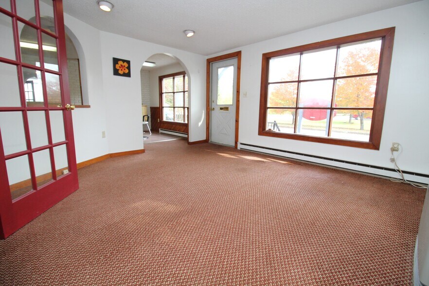 More Photos Of 107 Water Street, Farmington Office For Sale