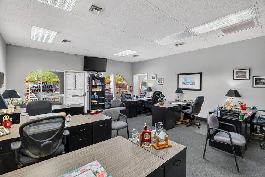 More Photos Of 400 Nevada Way, Boulder City General Retail For Sale