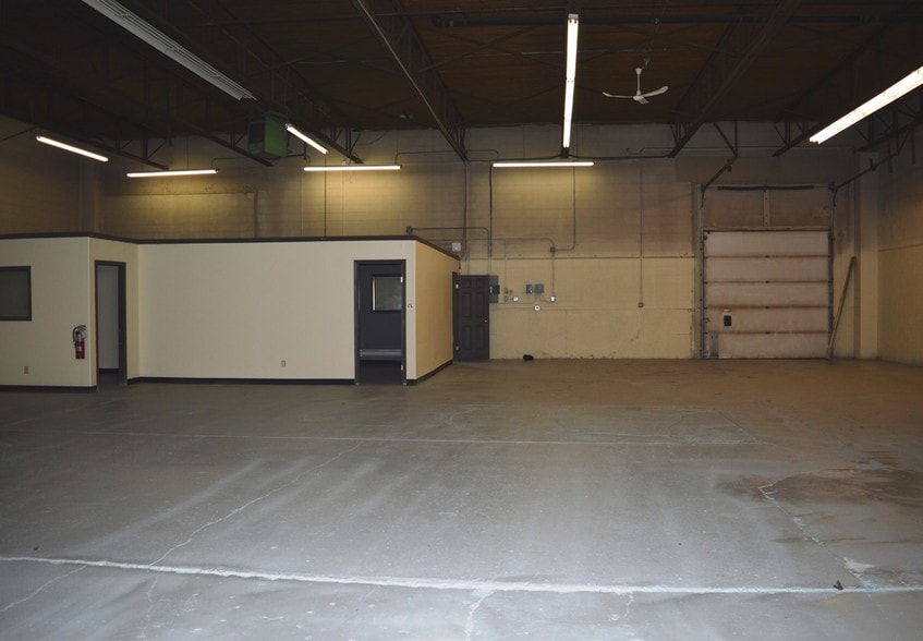 More Photos Of 9913 73rd Ave NW, Edmonton Light Manufacturing For Lease