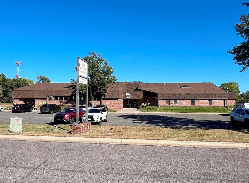 Primary Photo Of 1903 S 6th St, Brainerd Medical For Sale