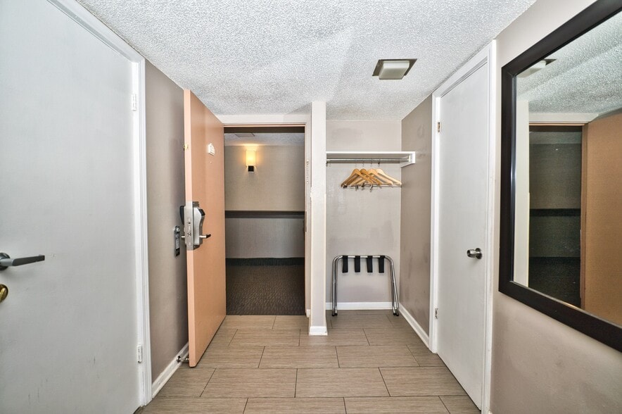 More Photos Of 9110 Waukegan Rd, Morton Grove Hotel For Sale