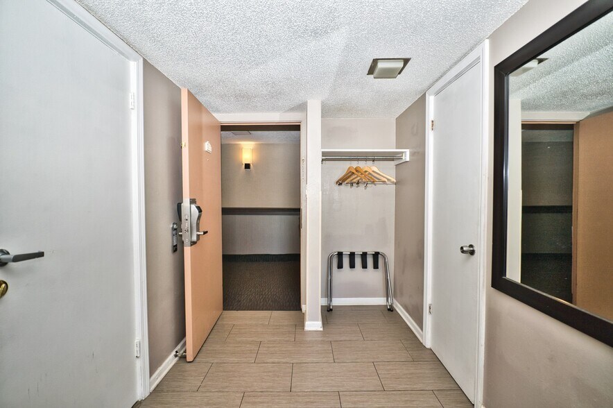 More Photos Of 9110 Waukegan Rd, Morton Grove Hotel For Sale