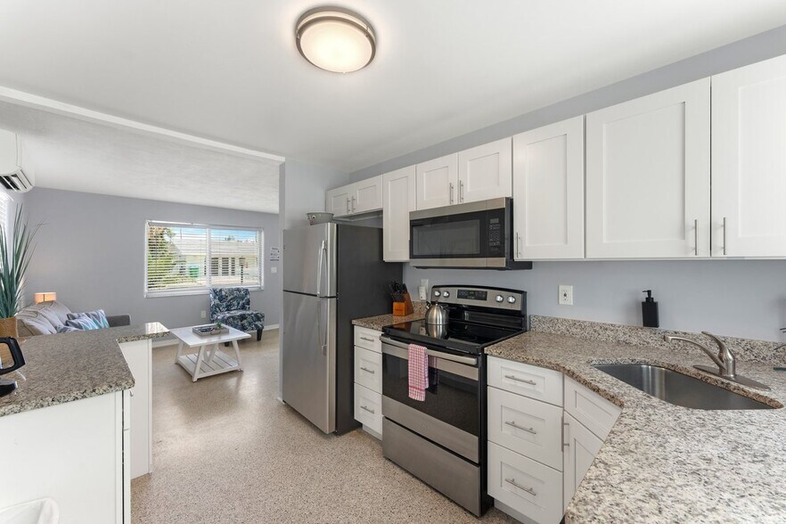 More Photos Of 1708 S Atlantic Ave, New Smyrna Beach Hotel For Sale