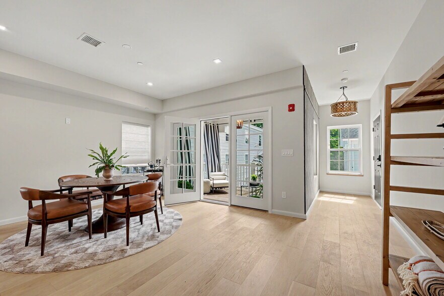 More Photos Of 63 Church St, Greenwich Apartments For Sale