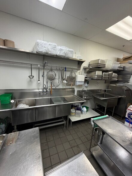 More Photos Of 325 Hughes Center Dr, Las Vegas Restaurant For Lease