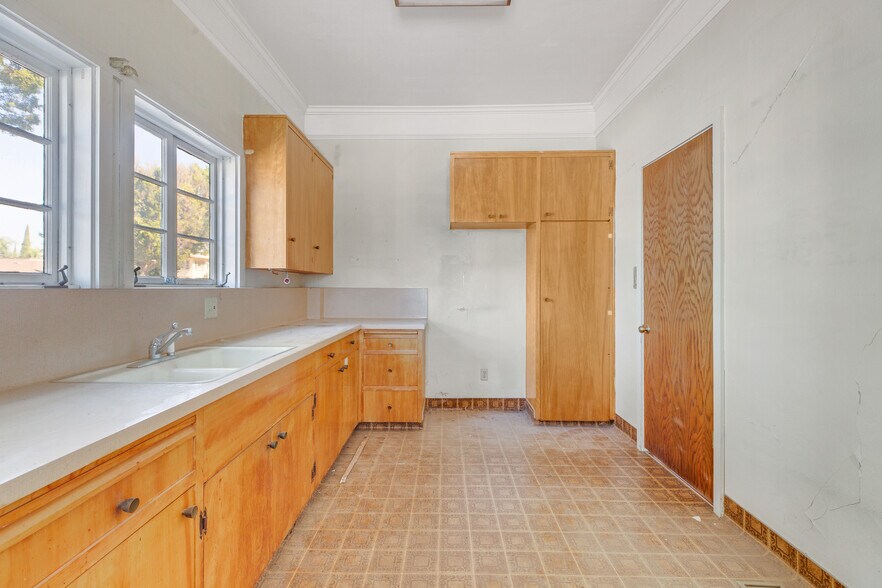 More Photos Of 6354 Painter Ave, Whittier Office Residential For Sale