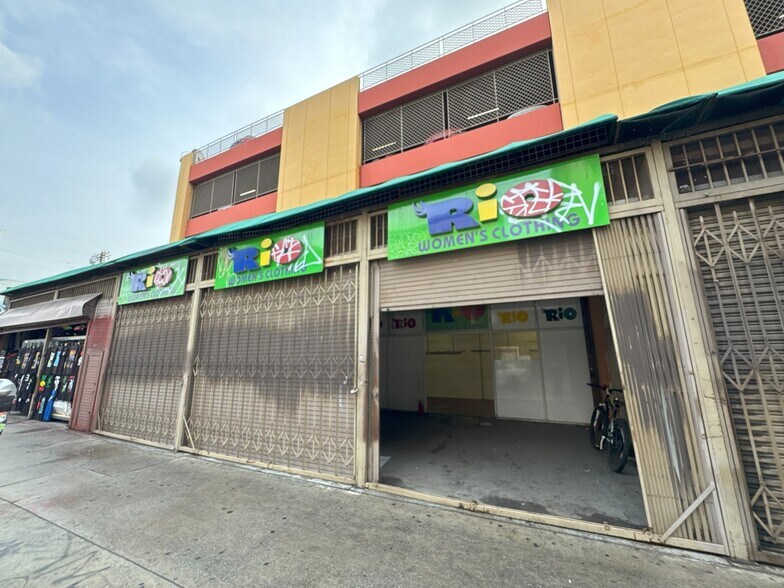 More Photos Of 1301-1309 S Los Angeles St, Los Angeles Storefront For Lease