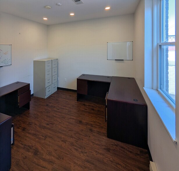 More Photos Of 701 Monroe Ave, Charleston Office For Sale