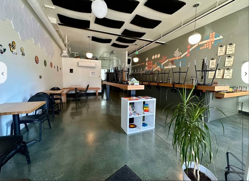 More Photos Of 1407 SE Cora St, Portland Restaurant For Sale