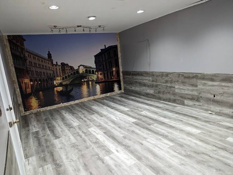 More Photos Of 1421 Commercial Park Dr, Lakeland Storefront Retail Office For Lease