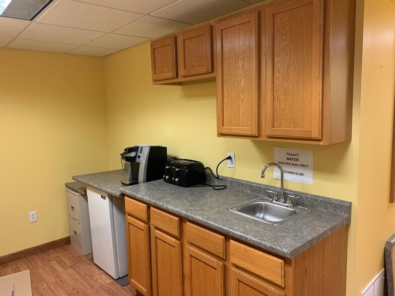 More Photos Of 217 Pearl St, Essex Junction Freestanding For Lease