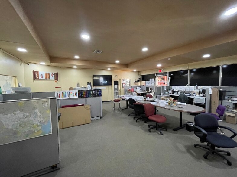 More Photos Of 7636 Clarewood Dr, Houston Industrial For Sale