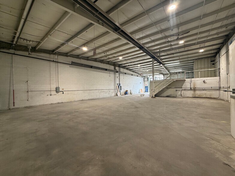 More Photos Of 8319 Chiles Industrial Av, Red Deer Warehouse For Sale